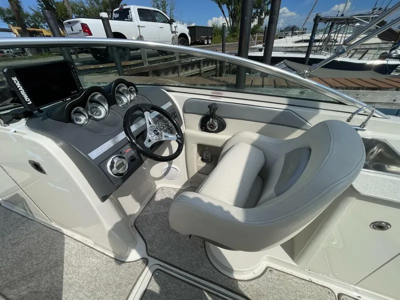 Slide: The Image of Sea Ray 280 Sun Deck 2010 - 5612559