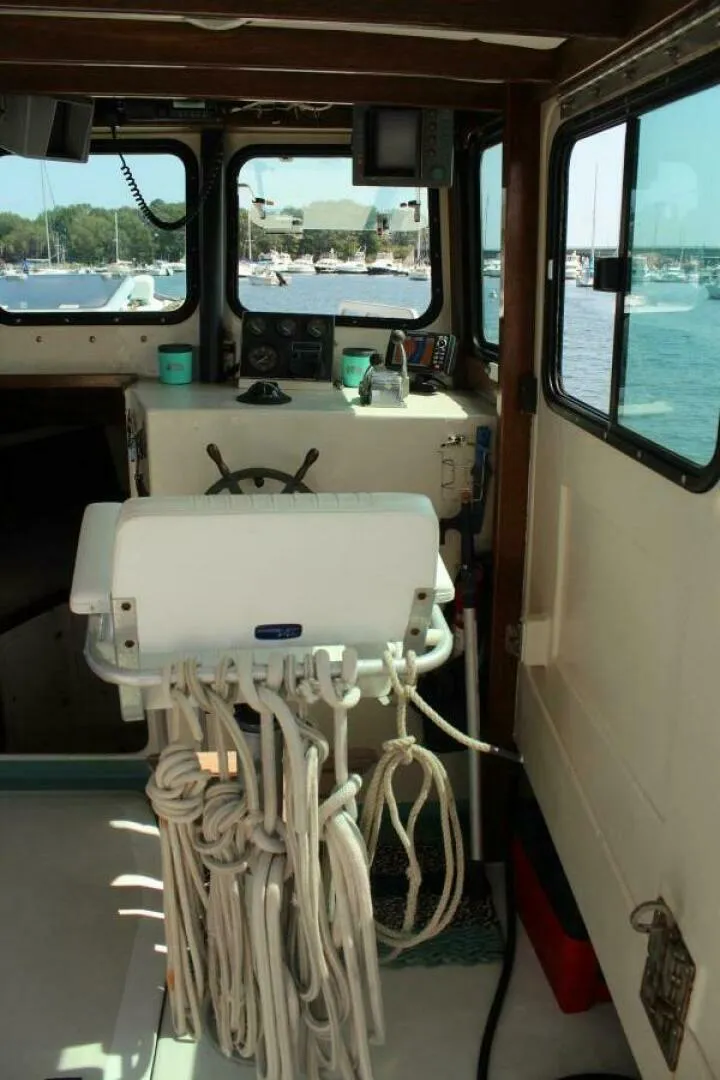 Slide: The Image of Helm Chair - 5615695