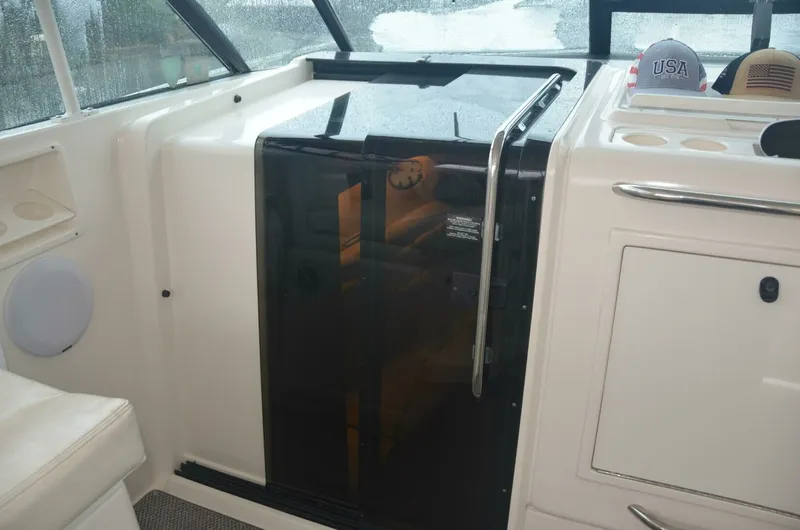 Slide: The Image of Entry to Cabin 2001 Tiara Yachts 4100 Open Sea Time - 7011914