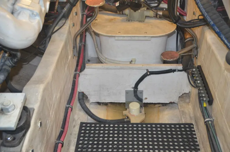 Slide: The Image of Engine Room 2001 Tiara Yachts 4100 Open Sea Time - 5615816