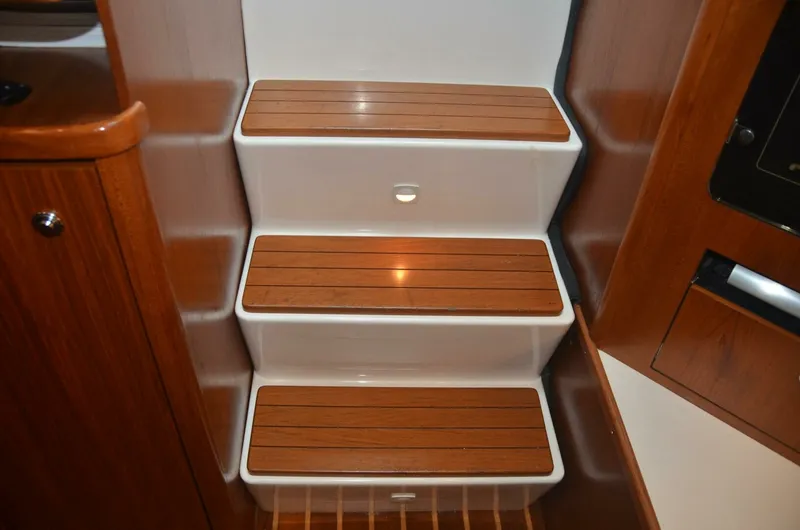 Slide: The Image of Entry Steps 2001 Tiara Yachts 4100 Open Sea Time - 7011905