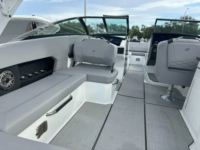 Slide: The Image of Four Winns H9 2026 - 5615931