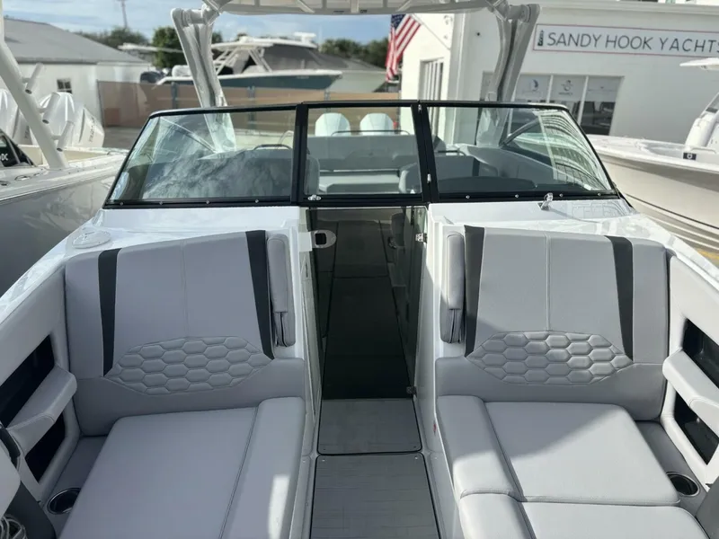 Slide: The Image of Four Winns H9 2026 - 5615943