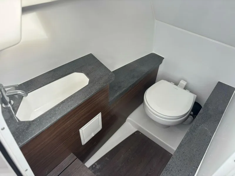 Slide: The Image of Four Winns H9 2026 - 5615933