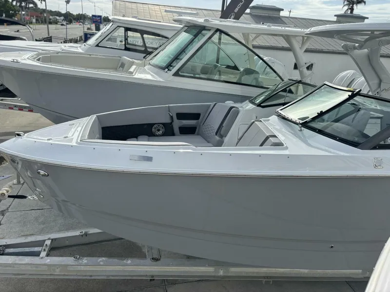 Slide: The Image of Four Winns H9 2026 - 5615956