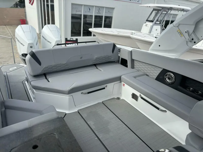 Slide: The Image of Four Winns H9 2026 - 5615928