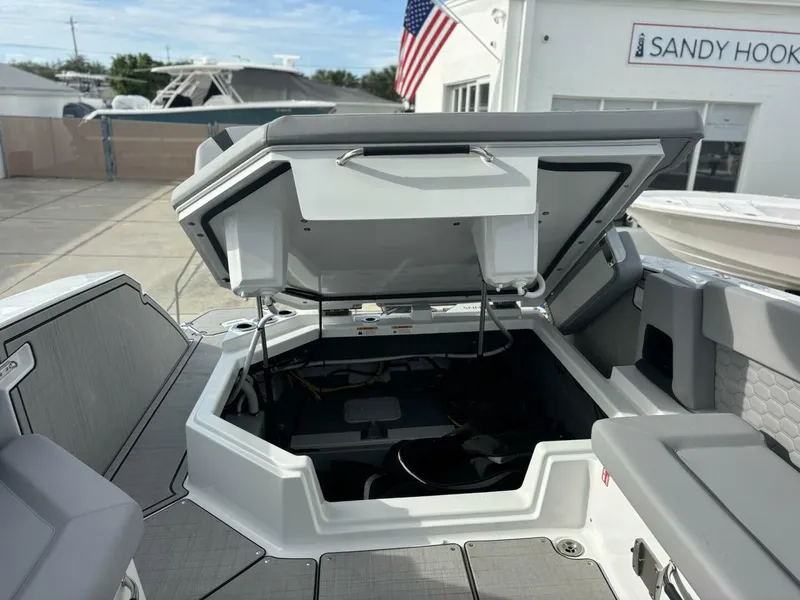 Slide: The Image of Four Winns H9 2026 - 5615950