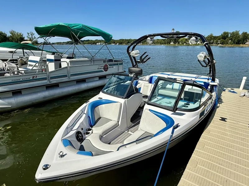 Slide: The Image of Correct Craft Super Air Nautique 2010 - 5616817