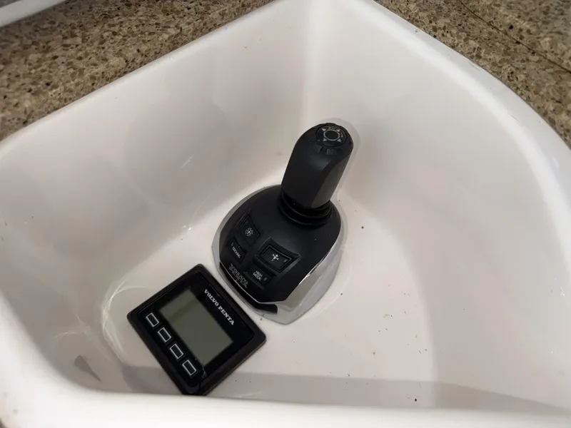 Slide: The Image of Tiara 5800 Sovran 2014 - 5616617