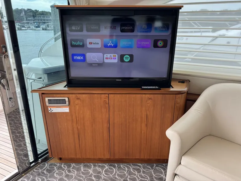 Slide: The Image of Tiara 5800 Sovran 2014 - 5616750