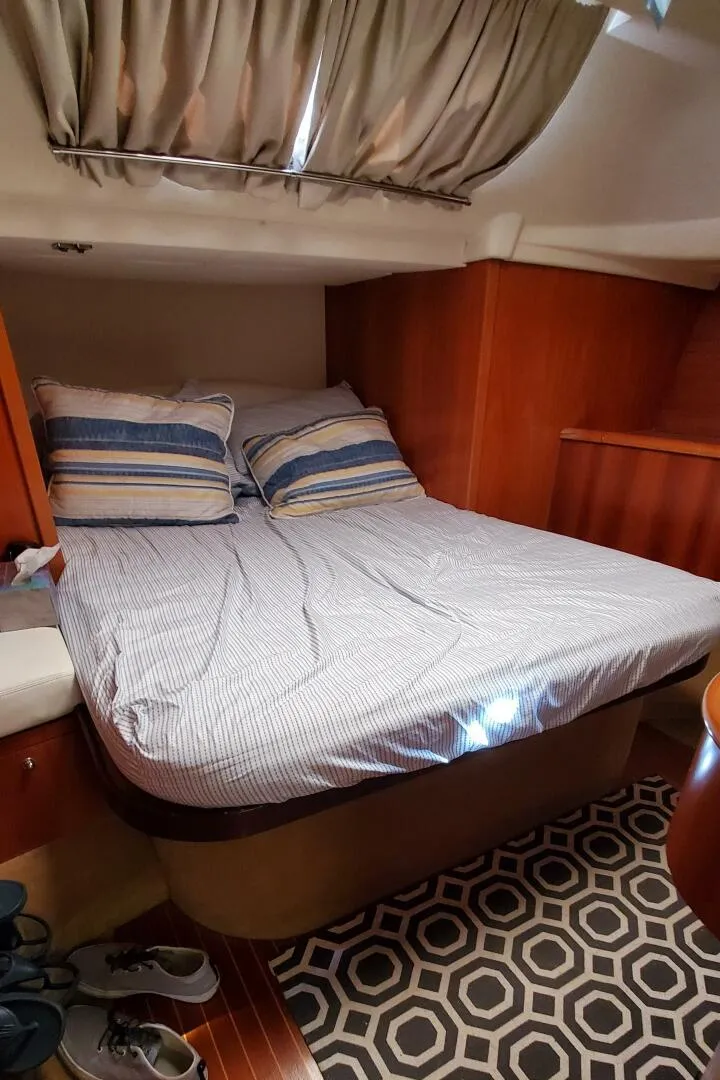 Slide: The Image of Moody 42 Center Cockpit 2001 - 5617080