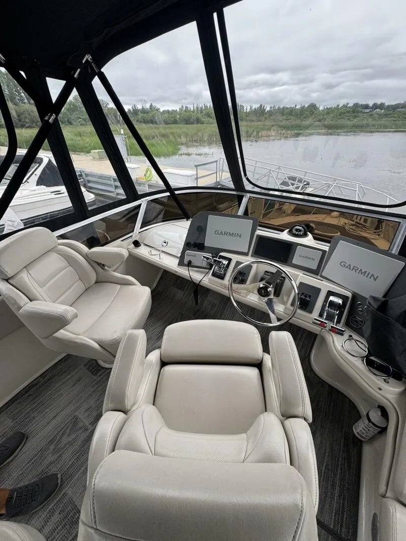 Slide: The Image of Regal 3780 Commodore 2001 - 5617434