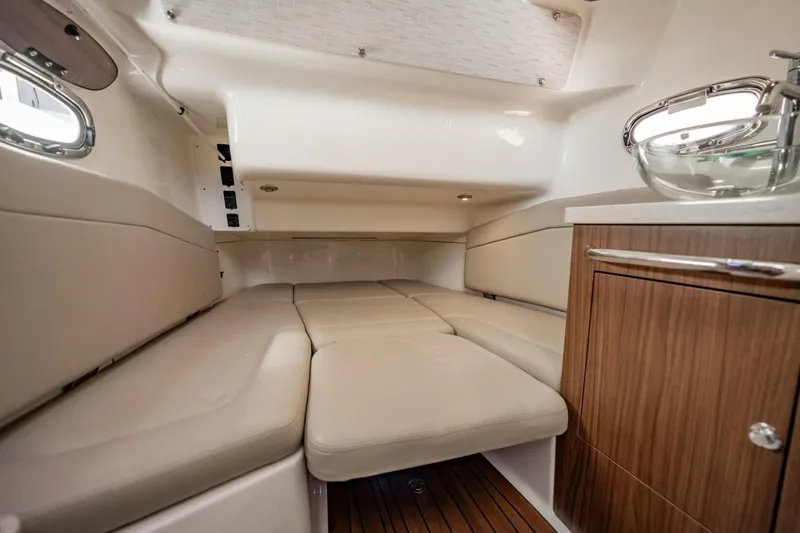 Slide: The Image of Boston Whaler 380 Outrage 2018 - 5618174