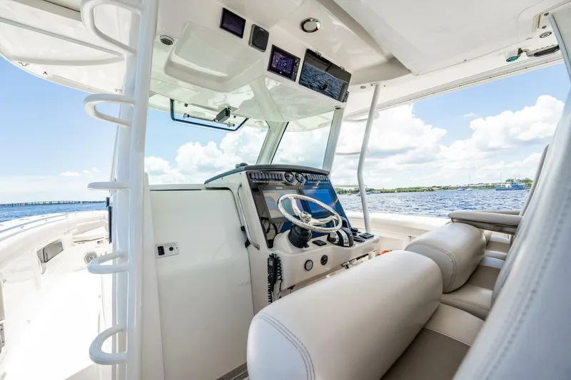 Slide: The Image of Boston Whaler 380 Outrage 2018 - 5618179