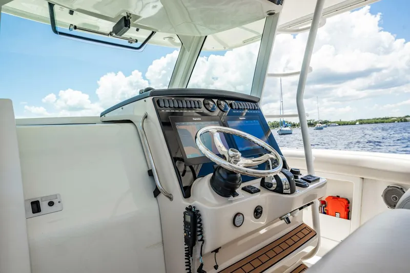 Slide: The Image of Boston Whaler 380 Outrage 2018 - 5618180