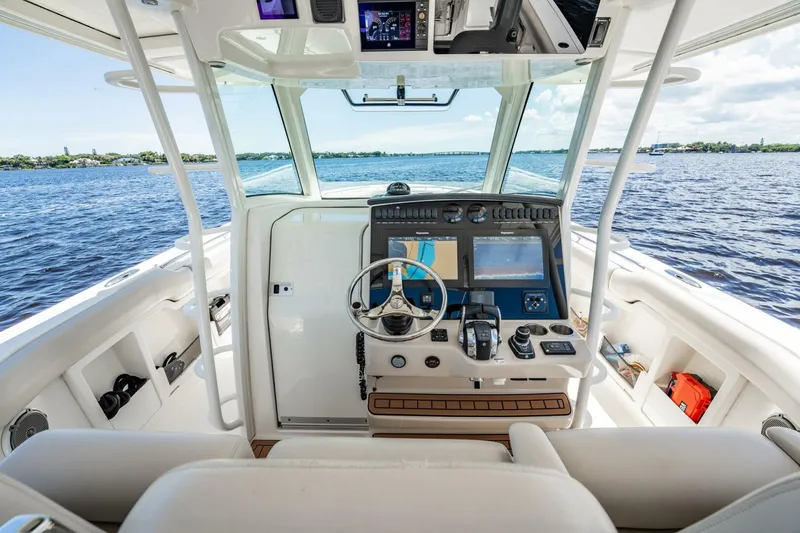 Slide: The Image of Boston Whaler 380 Outrage 2018 - 5618181