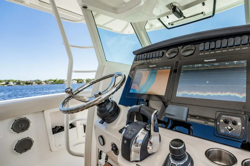 Slide: The Image of Boston Whaler 380 Outrage 2018 - 5618183