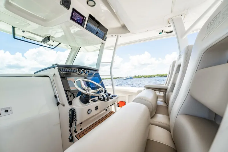 Slide: The Image of Boston Whaler 380 Outrage 2018 - 5618186