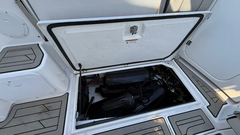 Slide: The Image of Cutwater C-32 CB 2022 - 5619228