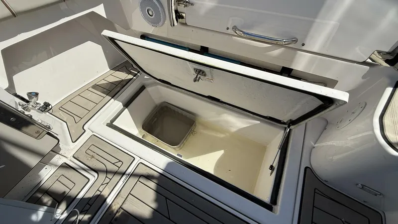 Slide: The Image of Cutwater C-32 CB 2022 - 5619229