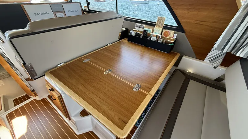 Slide: The Image of Cutwater C-32 CB 2022 - 5619240