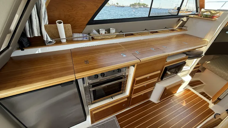 Slide: The Image of Cutwater C-32 CB 2022 - 5619241