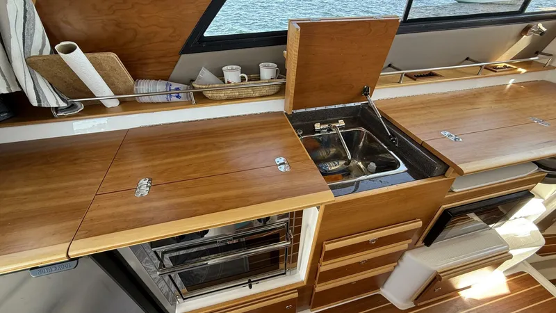 Slide: The Image of Cutwater C-32 CB 2022 - 5619243