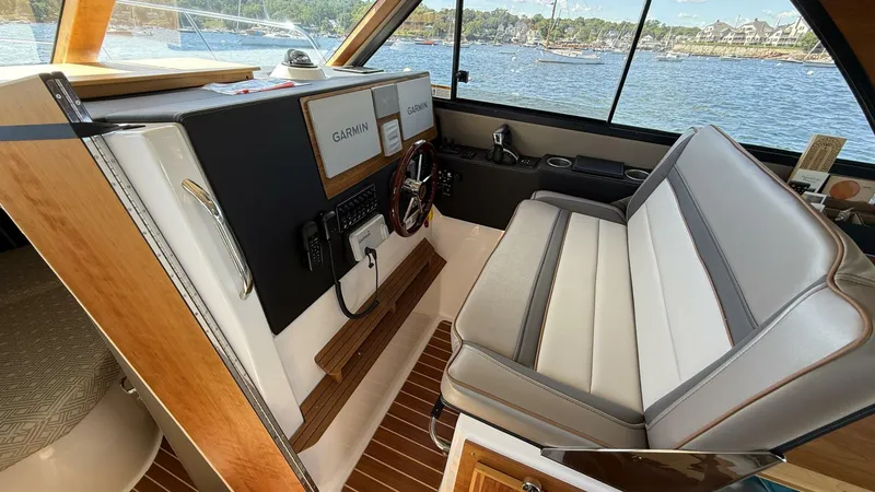 Slide: The Image of Cutwater C-32 CB 2022 - 5619250