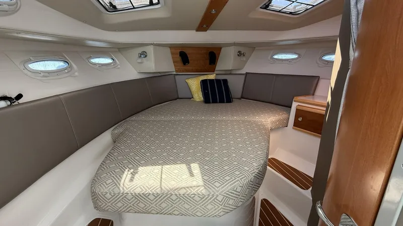 Slide: The Image of Cutwater C-32 CB 2022 - 5619259