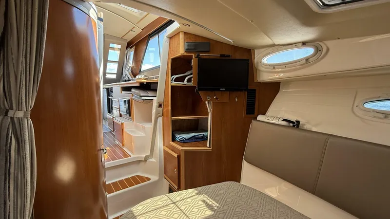 Slide: The Image of Cutwater C-32 CB 2022 - 5619260