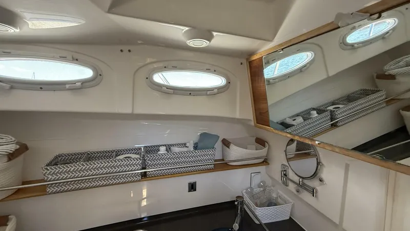 Slide: The Image of Cutwater C-32 CB 2022 - 5619262