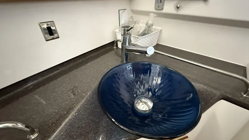 Slide: The Image of Cutwater C-32 CB 2022 - 5619268