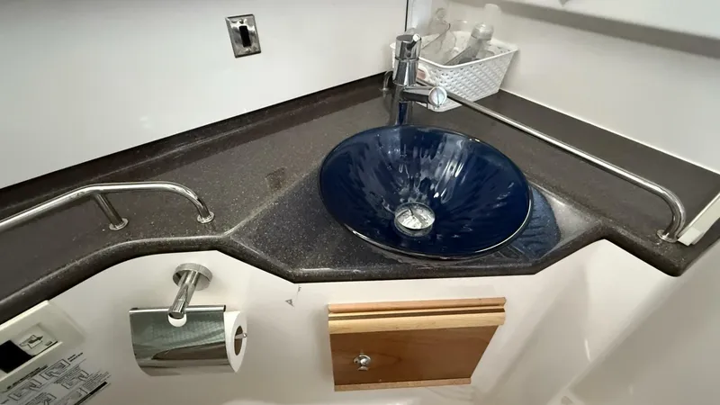 Slide: The Image of Cutwater C-32 CB 2022 - 5619269