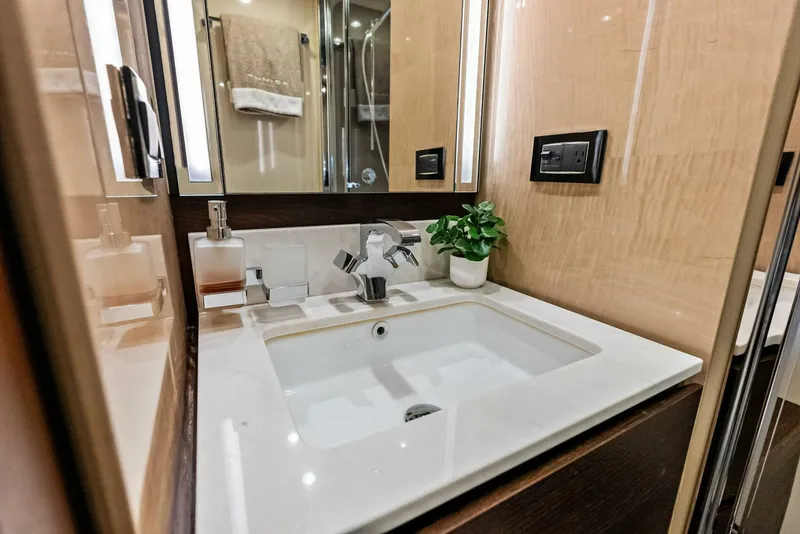 Slide: The Image of Azimut 72 Flybridge 2017 - 5621081