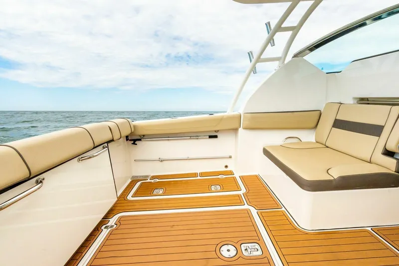 Slide: The Image of Pursuit 295 Dual Console 2019 - 5619550