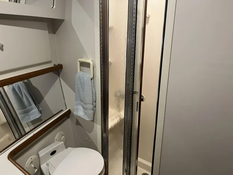 Slide: The Image of Carver 440 Aft Cabin Guest Head - 5733415