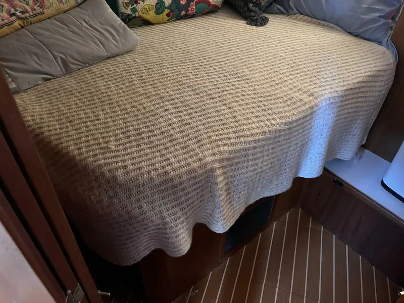 Slide: The Image of Carver 440 Aft Cabin Guest Cabin - 5733422