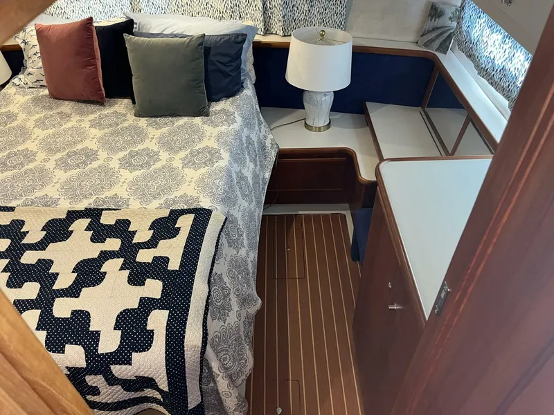 Slide: The Image of Carver 440 Aft Cabin Master Cabin - 5733436