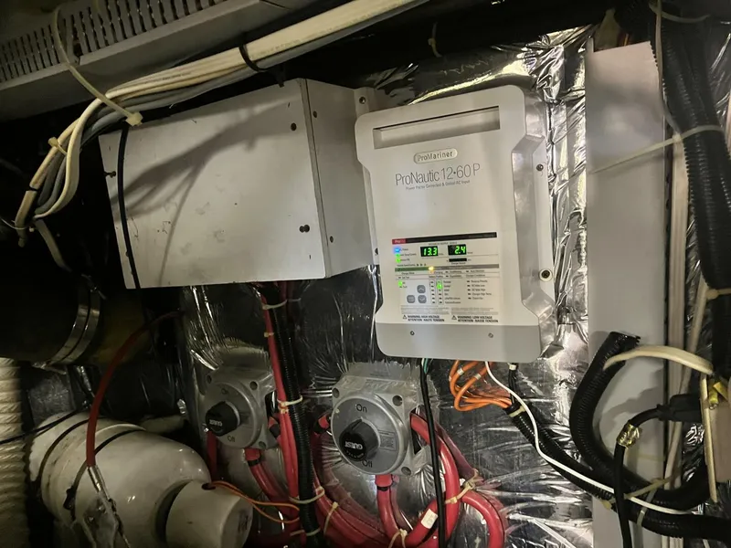 Slide: The Image of Carver 440 Aft Cabin Battery Charger - 5898996