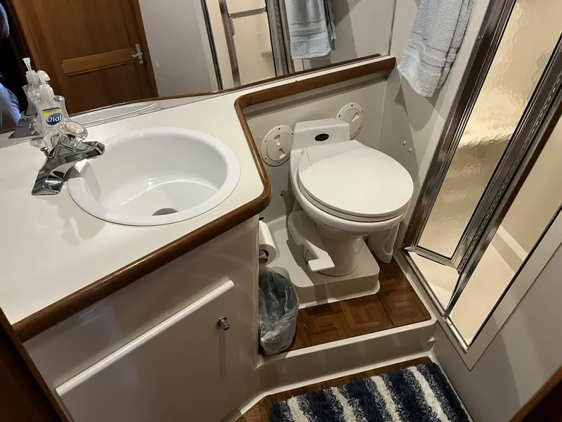 Slide: The Image of Carver 440 Aft Cabin Guest Head - 5733413