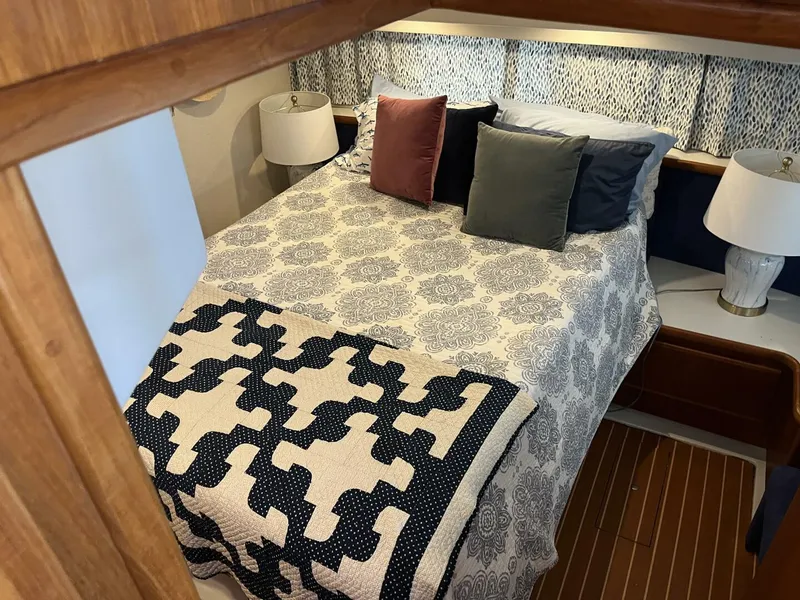 Slide: The Image of Carver 440 Aft Cabin Master Cabin - 5733438