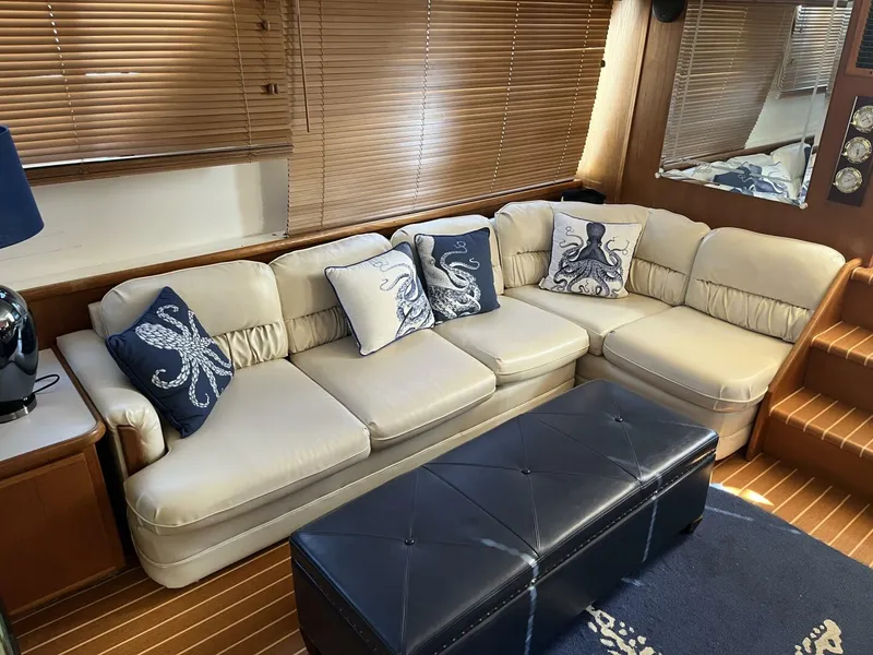 Slide: The Image of Carver 440 Aft Cabin Settee - 5733425