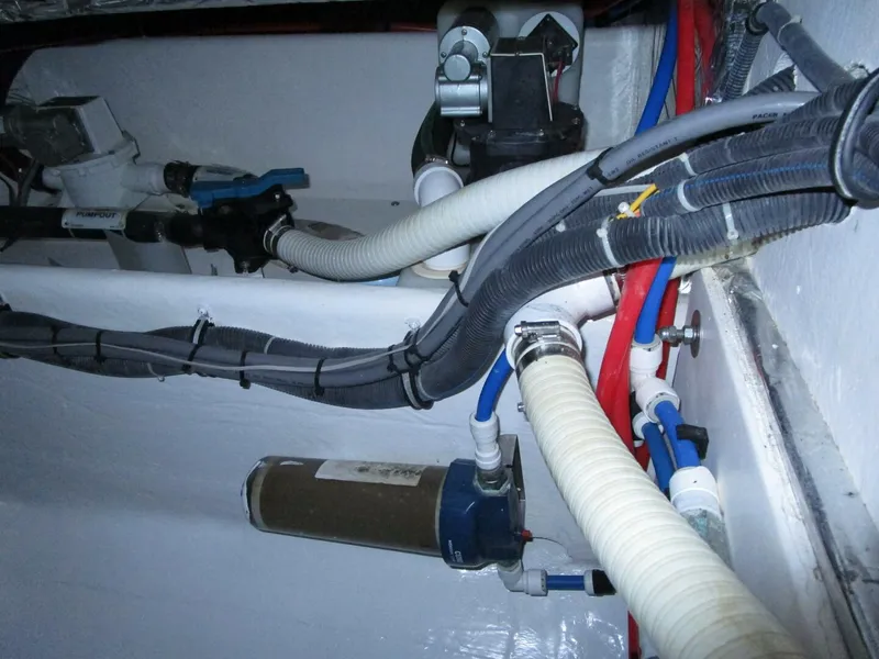 Slide: The Image of Aft Salon Bilge To Port - 5728368