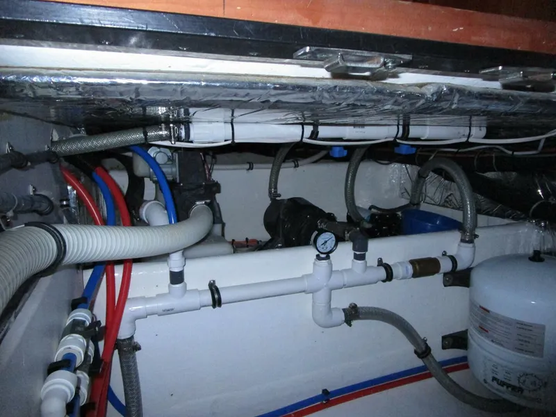 Slide: The Image of Aft Salon Bilge To Starboard - 5728374