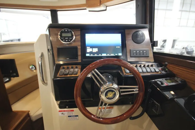 Slide: The Image of Ranger Tug R-25 Luxury Edition 2026 - 5864678