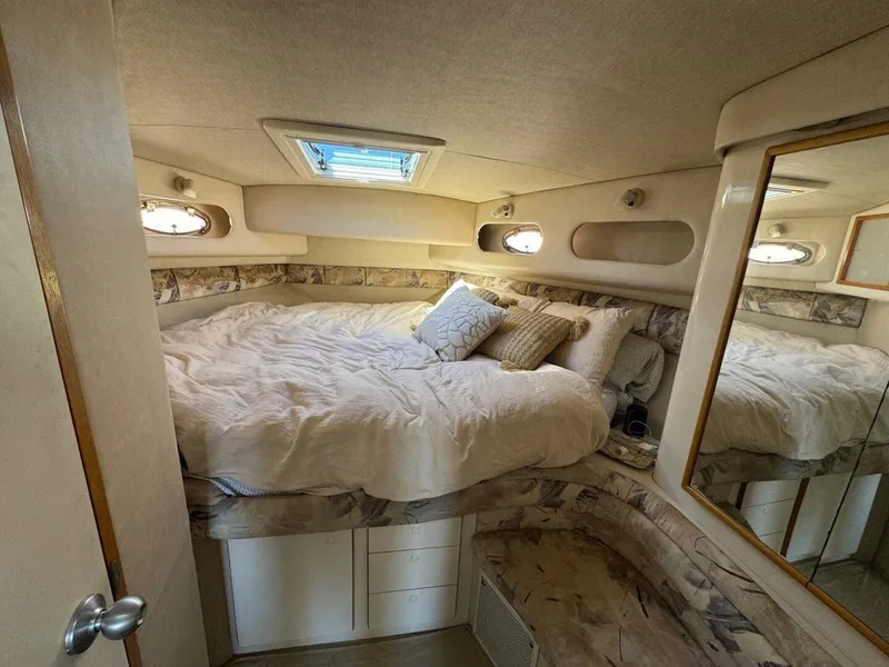 Slide: The Image of 8 Fwd Main Cabin - 5620030