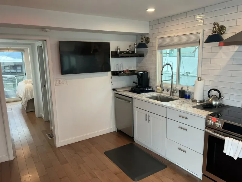 Slide: The Image of Sumerset Houseboat 1981 - 5628176