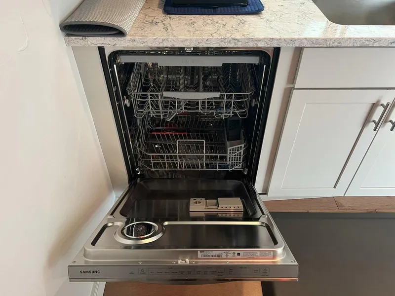 Slide: The Image of Sumerset Houseboat 1981 - 5628177