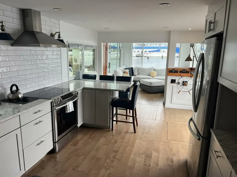 Slide: The Image of Sumerset Houseboat 1981 - 5628179