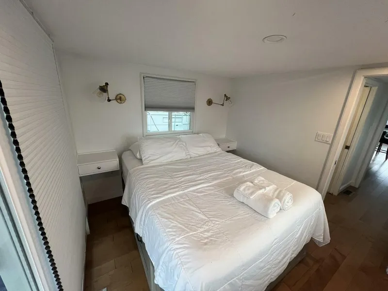 Slide: The Image of Sumerset Houseboat 1981 - 5628193